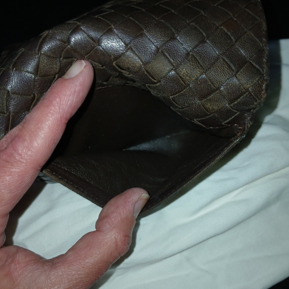 GUC, Bottega Veneta small, brown, woven leather wallet. - Picture 13 of 14